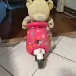 hajánek prohánějící se na skůtru